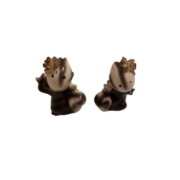 Vtg Skunk Salt & Pepper Shaker Set w/ Cork Stopper Made in Japan Imperfection 3" - Picture 2 of 6